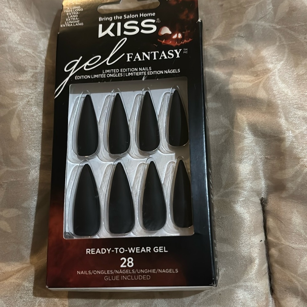 New in box kiss Halloween Preston nails